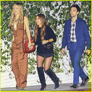 Kate Hudson aproveita uma noite fora com os colegas do elenco de 'Running Point' Brenda Song, Drew Tarver e Ike Barinholtz