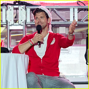 Kevin McGarry fala sobre o encontro com a esposa Kayla Wallace em um set de canal Hallmark e como COVID os uniu