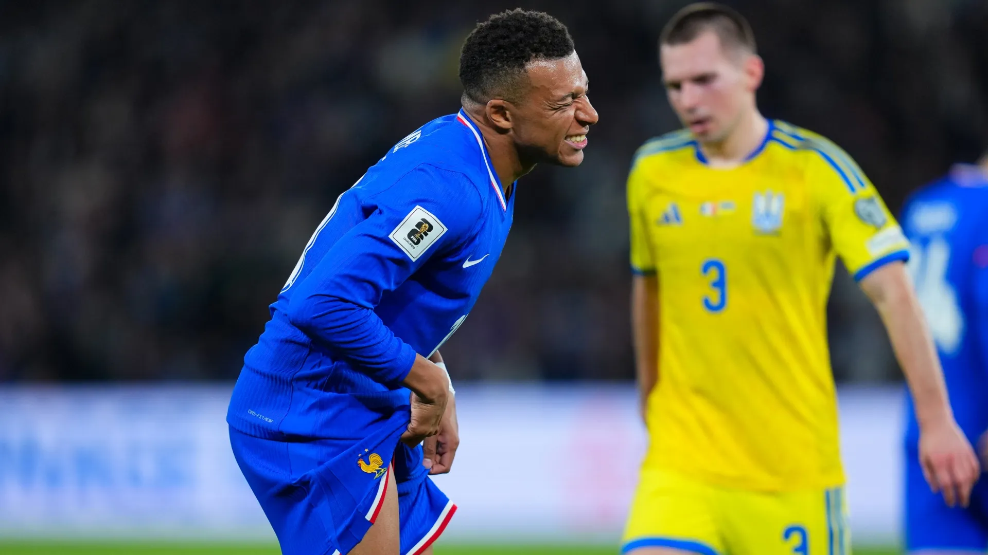 Kylian Mbappe da França contra a Ucrânia.