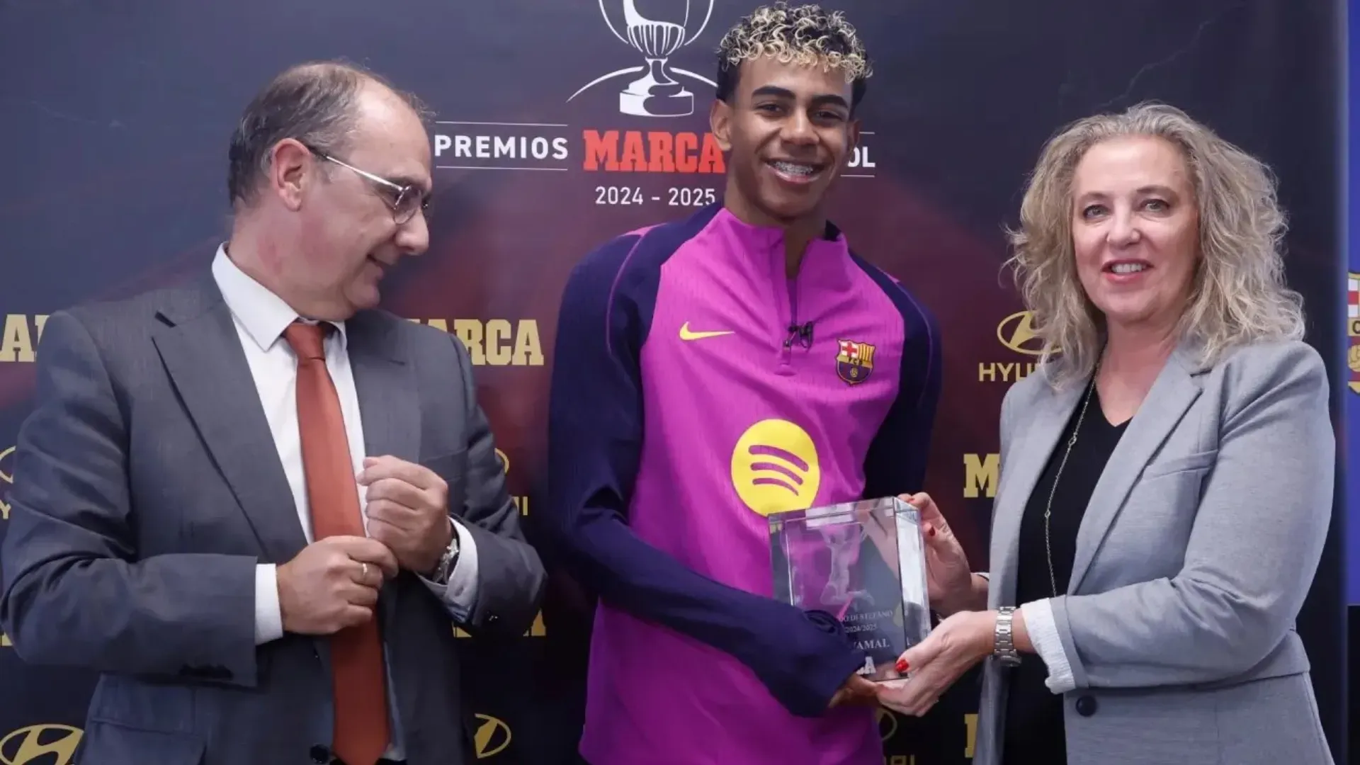 Lamine Yamal, do FC Barcelona, ​​recebeu o prêmio Di Stefano da Marca.