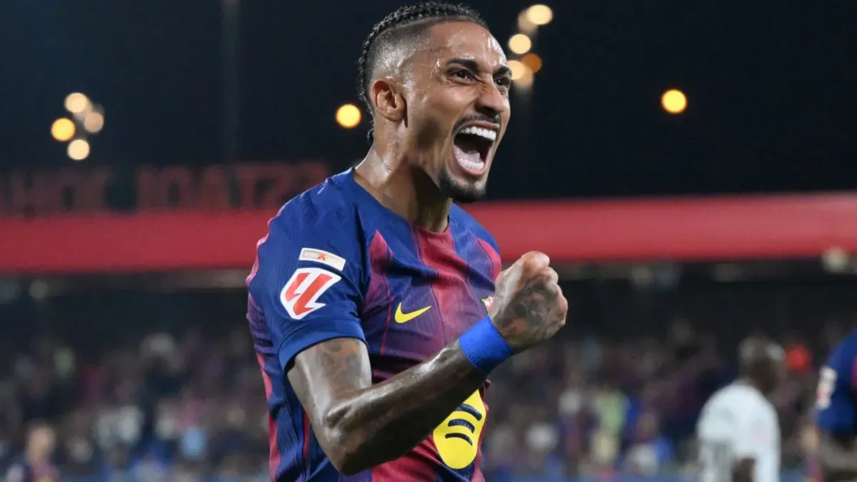 Raphinha, estrela do Barcelona, ​​comemorando um gol