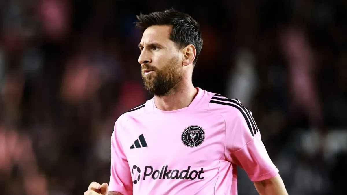 Lionel Messi #10 do Inter Miami CF se aquecendo.