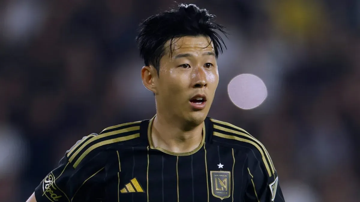 Son Heung-min # 7 do Los Angeles FC em ação durante uma derrota por 2 a 1 para San Diego no BMO Stadium em 31 de agosto de 2025 em Los Angeles, Califórnia.