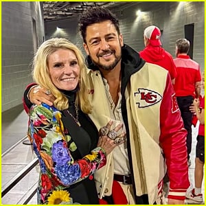 Tyler Hynes, da Hallmark, passou o Dia de Ação de Graças em Dallas com Tammy Reid e a família Chiefs!