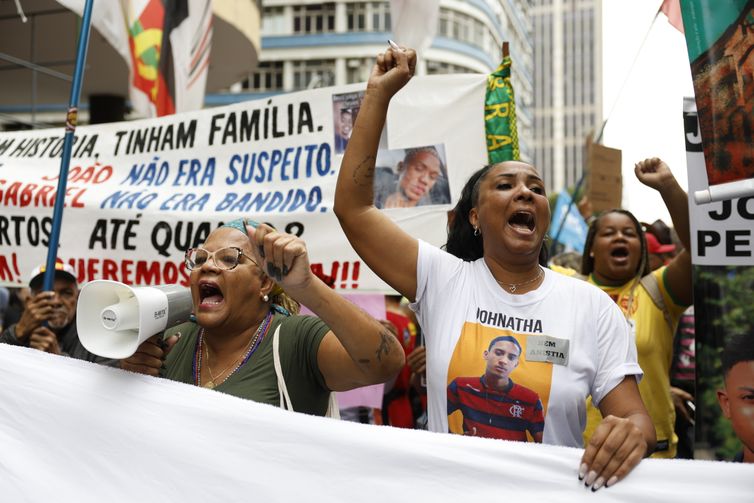 Rio de Janeiro (RJ), 07/09/2025 – Ana Paula Oliveira, mãe de Jonatha jovem negro morto por um policial militar em 2014 e cofundadora do Movimento Mães de Manguinhos, participa do Grito dos Excluídos e Excluídas na região central da cidade. Foto: Fernando Frazão/Agência Brasil
