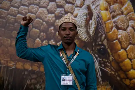 Belém (PA), 19/11/2025 - Jean Anjos, indígena Truka, jovem liderança indígena, “diplomata indígena”, que está atuando nas negociações da COP 30. Foto: Tânia Rêgo/Agência Brasil