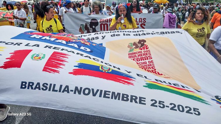 Brasília (DF), 25/11/2025 – Afro-latinas participam da marcha da mulheres negra na esplanada dos ministérios.
Foto: Daniella Almeida/Agência Brasil