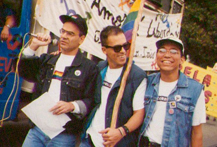 Rio de Janeiro (RJ), 14/11/2025 – Ex-presidente do Grupo Arco Íris Augusto Andrade (esquerda), Luiz Carlos Ramos (centro), Claudio Nascimento (direito) na Marcha da Cidadania de 1995, a primeira Parada LGBT do Brasil 
Foto: Augusto Andrade/Arquivo pessoal