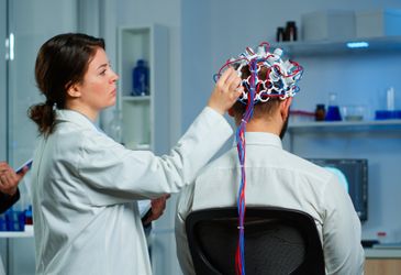 Neurotecnologia; neurociência; cérebro; tecnologia cerebral; saúde tecnológica; inteligência artificial. Foto: DC Studio/Freepik