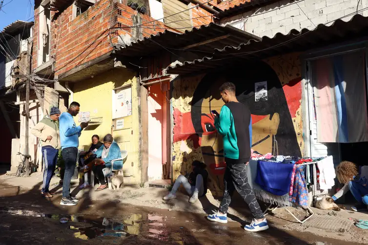 São Paulo (SP), 25/06/2025 - Casas marcadas pela Companhia de Desenvolvimento Habitacional e Urbano do Estado de São Paulo - CDHU para serem demolidas na Favela do Moinho no centro da capital paulista. Foto: Rovena Rosa/Agência Brasil
