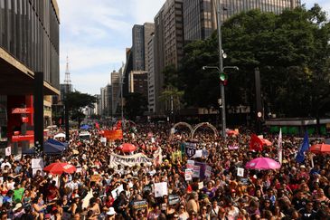 São Paulo (SP), 07/12/2015 - Ato nacional pelo fim da violência contra as mulheres, com o tema Basta de feminicídio. Queremos as mulheres vivas!, na Avenida Paulista.  Foto: Rovena Rosa/Agência Brasil