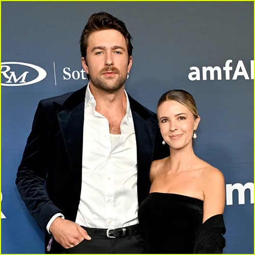 Brandon Sklenar e namorada Courtney Salviolo