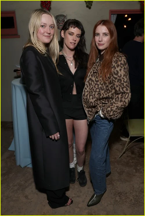 Dakota Fanning, Kristen Stewart e Emma Roberts