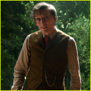 A estrela de 'Stranger Things' Jamie Campbell Bower revela a inspiração assustadora da vida real por trás do personagem Mr.