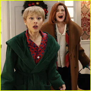 A paródia de 'Home Alone' de Ariana Grande no 'SNL' mostra consequências mortais para a família McCallister