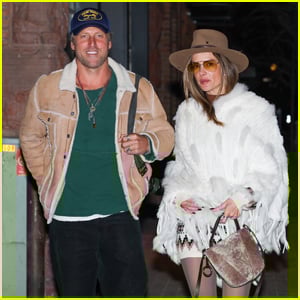 Alessandra Ambrosio comemora aniversário do namorado Buck Palmer em Aspen!