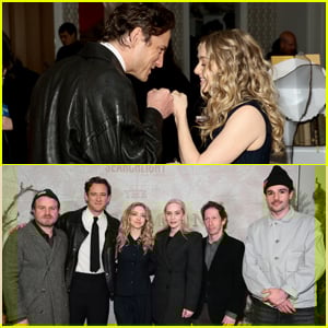 Amanda Seyfried e Lewis Pullman compartilham um adorável punho na exibição de 'The Testament of Ann Lee' em Nova York