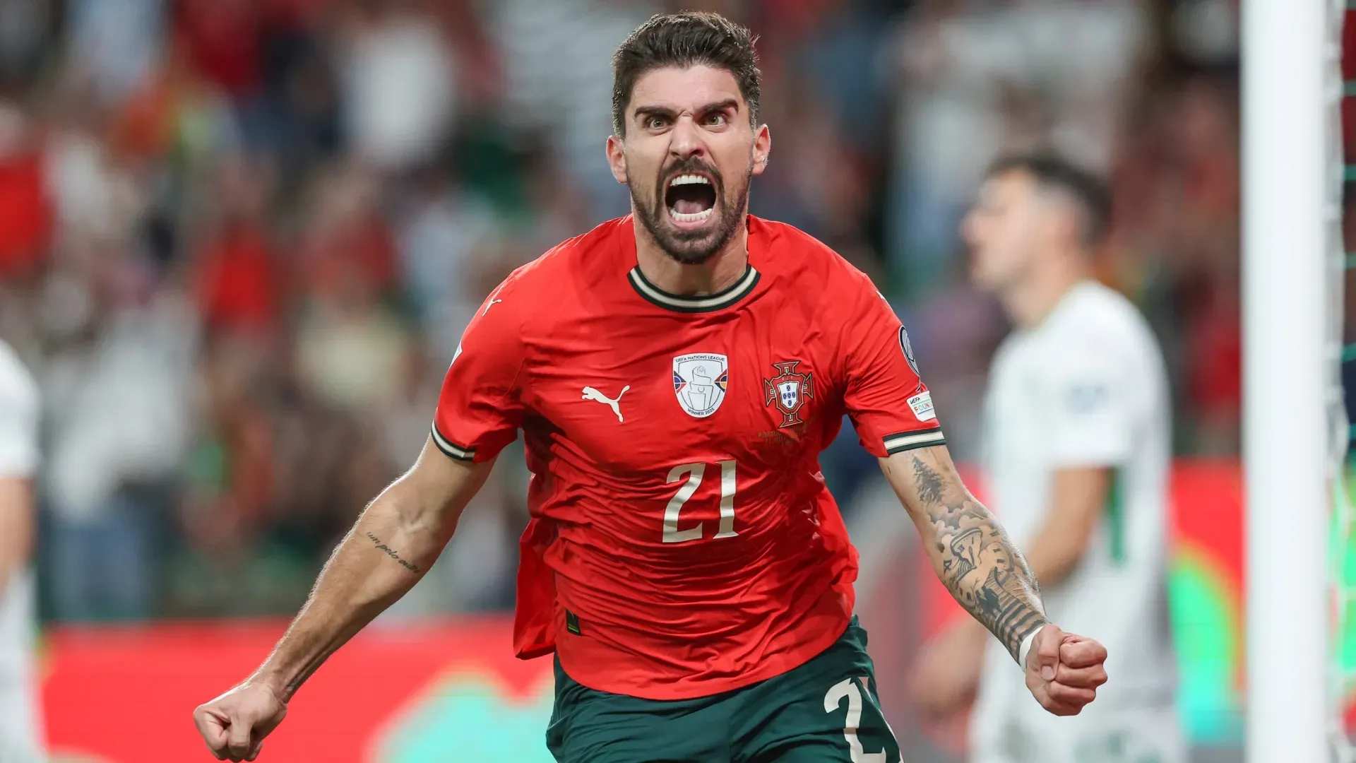 Ruben Neves de Portugal comemorando.