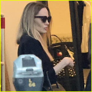 Angelina Jolie vai às compras em Los Angeles e espera se mudar para o exterior