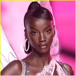 Anok Yai é diagnosticada com defeito congênito que está 'sobrecarregando' seu coração e 'destruindo' seus pulmões