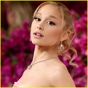 Ariana Grande diz que um pedaço de produto ‘Wicked’ pareceu ‘um pouco perturbador’