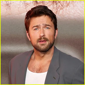 Brandon Sklenar é solteiro ou casado? Tudo sobre a namorada do ator de ‘Empregada Doméstica’ e o que ele disse sobre ela