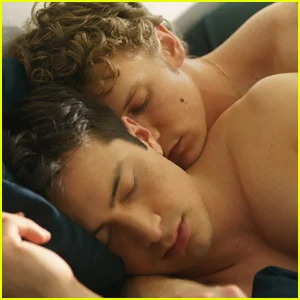 Cena da escadaria de 'rivalidade acalorada': o criador compartilha o que o coordenador de intimidade perguntou sobre o momento improvisado no episódio 2