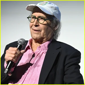 Chevy Chase reage ao ser esnobado do SNL50: ‘Doeu’