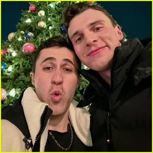 Chris Olsen finalmente se torna público com o namorado Harrison Dockerty!