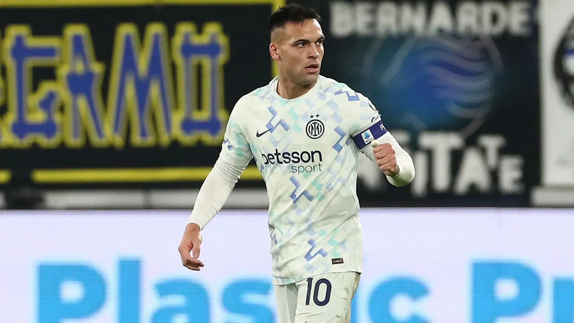 Lautaro Martinez, do FC Internazionale, comemora após marcar contra o Atalanta BC.