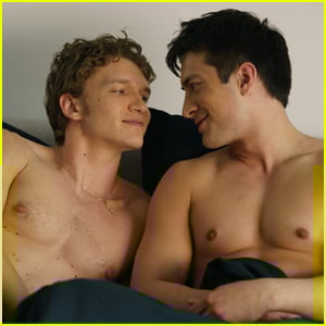 Como Hudson Williams e Connor Storrie evitaram sexo 'chato' em 'Heated Rivalry'