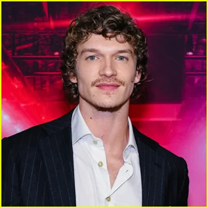 Connor Storrie, do Heated Rivalry, fala sobre sua vida amorosa e química com Hudson Williams