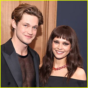 Damian Hardung, de Maxton Hall, fala sobre amizade com a co-estrela Harriet Herbig-Matten