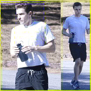 Dave Franco se mantém em forma com uma corrida panorâmica por Los Feliz