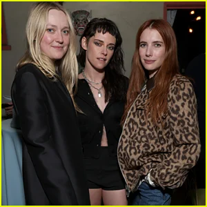 Emma Roberts, Dakota Fanning e mais apoiam a estreia de Kristen Stewart na direção de 'The Chronology of Water' na exibição especial de feriado