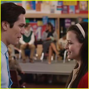 Estreia o trailer de 'Como perder um concurso de popularidade': Sara Waisglass realiza campanha de presidente de classe para Chase Hudson - assista agora!