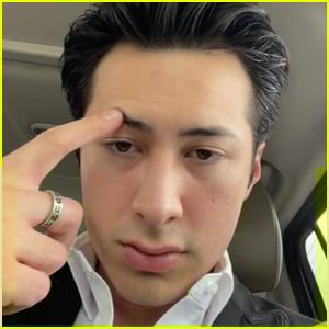 Hudson Williams está solteiro? Veja suas fotos mais fofas do Instagram!