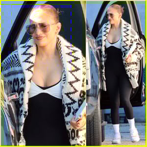 Jennifer Lopez passa a manhã de sábado no estúdio em Los Angeles