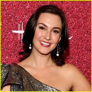 Katherine Barrell é solteira ou casada? O marido dela é um ex-co-estrela da Hallmark!