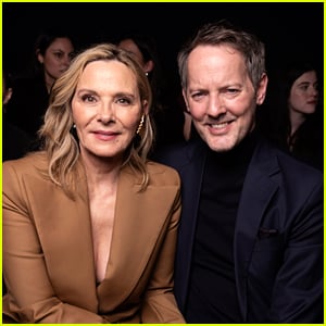 Kim Cattrall, de Sex and the City, é casada e se casa com Russell Thomas após 9 anos juntos