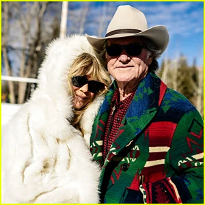 Kurt Russell e Goldie Hawn aproveitam o passeio em Aspen em campeonatos de pólo na neve repletos de celebridades