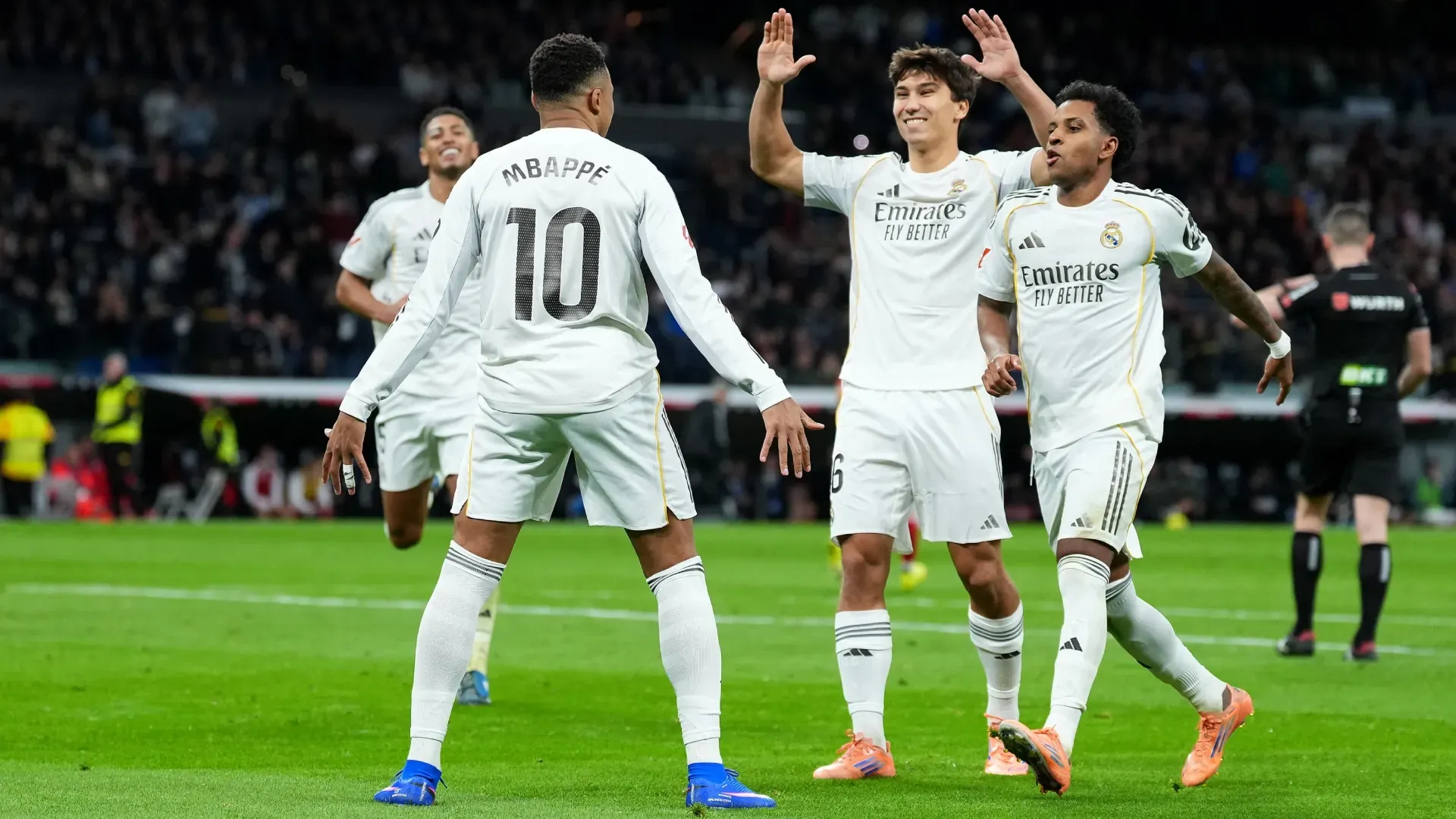 A estrela do Real Madrid, Kylian Mbappe, comemorando um gol como Cristiano Ronaldo