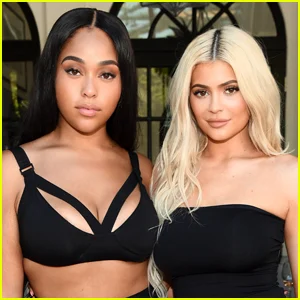 Kylie Jenner reage ao noivado de Jordyn Woods com Karl-Anthony Towns