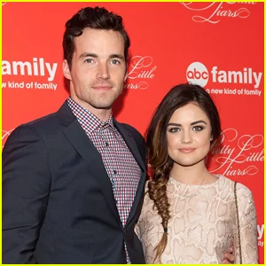 Lucy Hale e Ian Harding se reunindo para o novo rom-com de férias ‘The Twelve Dates Of Christmas’