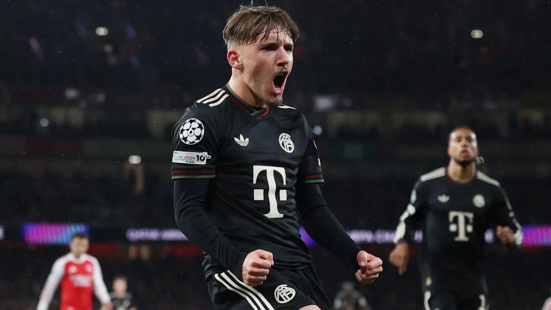Lennart Karl, do Bayern de Munique, comemorando um gol