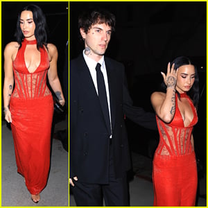 O marido de Demi Lovato, Jutes, fala com John Reznik, do Goo Goo Dolls, se apresentando em seu casamento