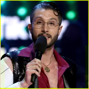 O rapper canadense bbno$ diz que está abandonando a música ‘para um futuro previsível’