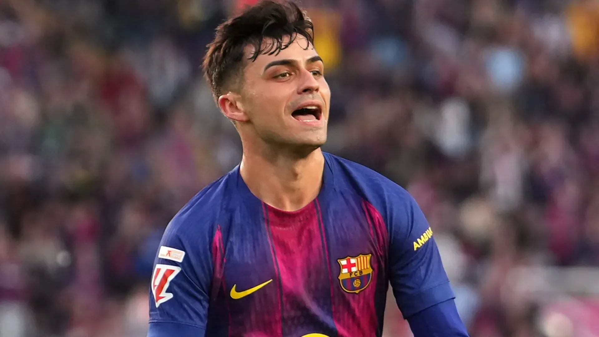 A estrela do Barcelona, Pedri, marcando um gol