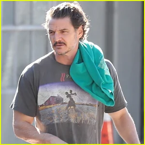 Pedro Pascal levanta pesos na academia antes do ano novo