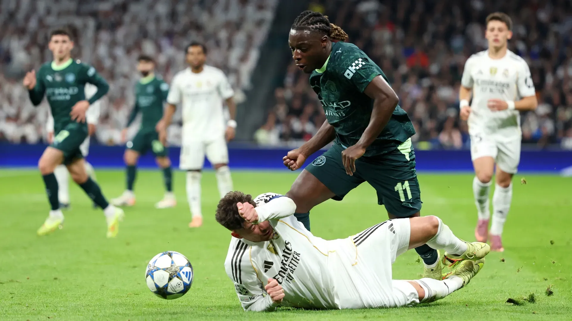 Jeremy Doku, do Manchester City, e Federico Valverde, do Real Madrid